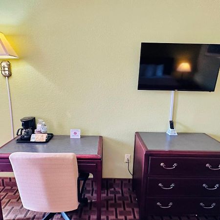 American Inn Princeton Экстерьер фото