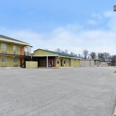 American Inn Princeton Экстерьер фото