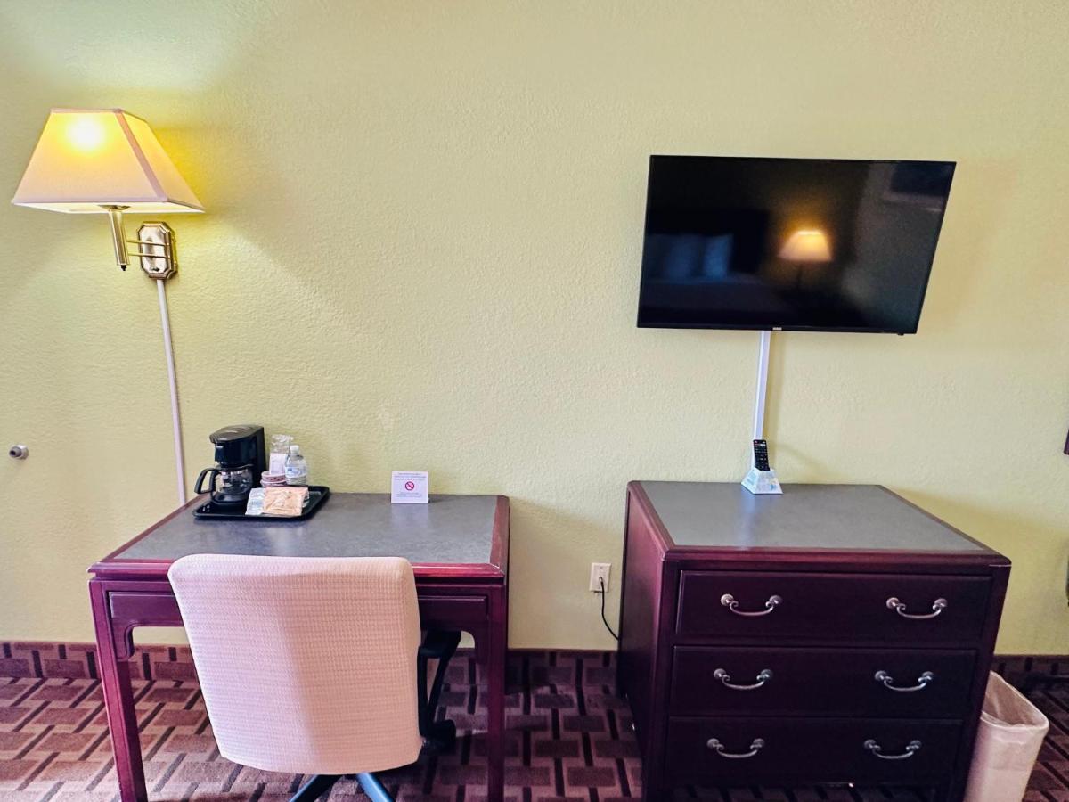 American Inn Princeton Экстерьер фото