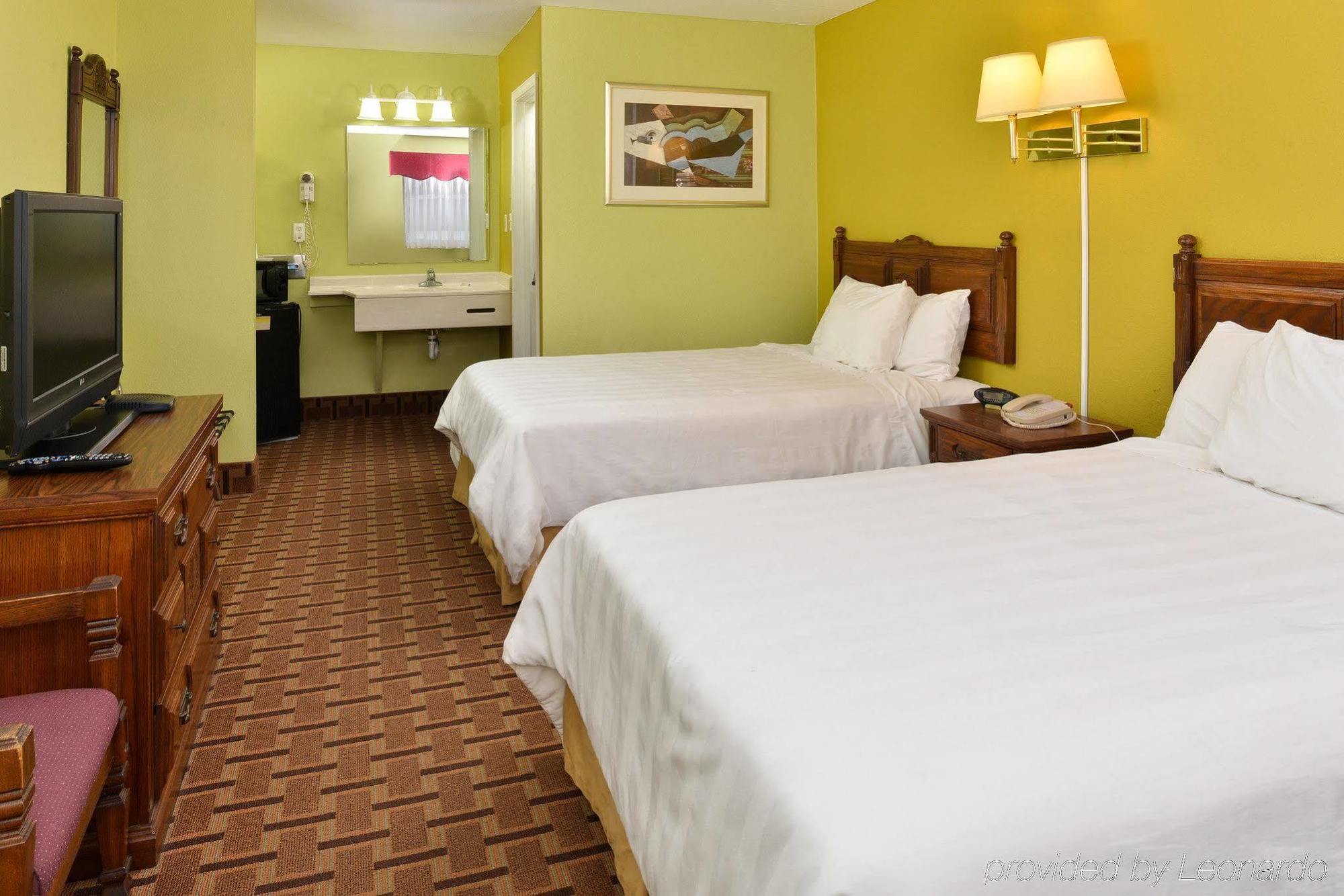 American Inn Princeton Экстерьер фото